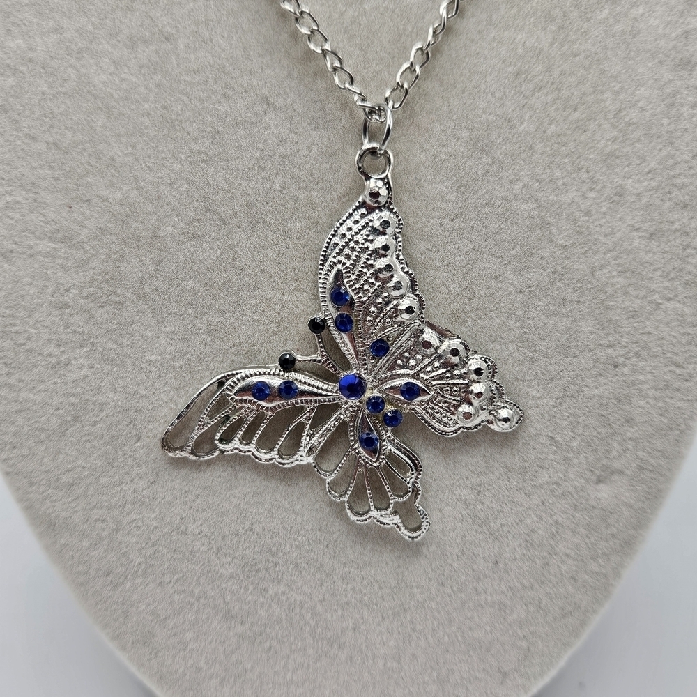 VINTAGE Silver Tone Filigree Blue Rhinestone Butterfly Pendant Necklace